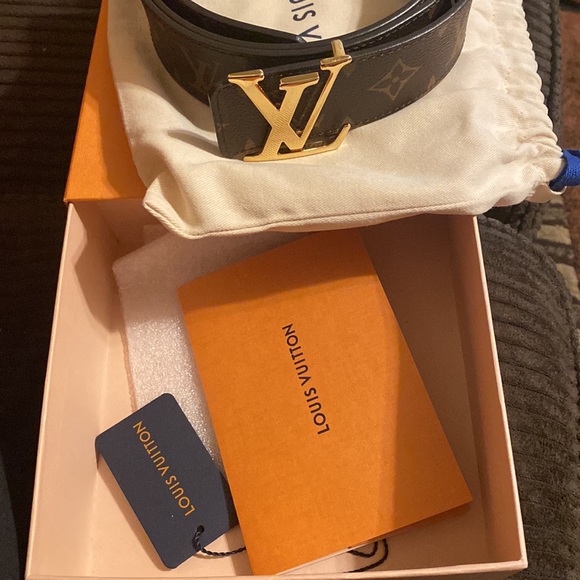 NWT Louis Vuitton 40 REV. MNG CH. 110
LIMITED TIME BLACK FRIDAY PRICE - Picture 4 of 7